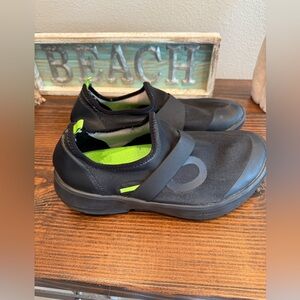 Oofos OOMG Low Shoes Mens 10 Black Recovery Athletic Walking Comfort Sneakers